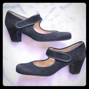 Audley black suede pumps sz 38 NWOT